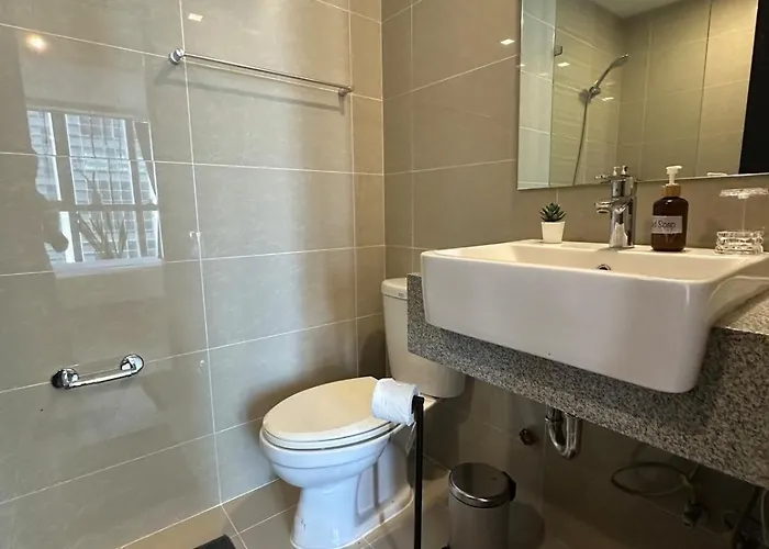 Uptown Parksuites Cozy 1br Apartment *